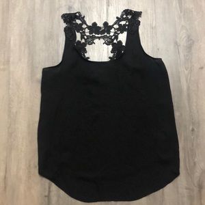 Floral lace detailed tank